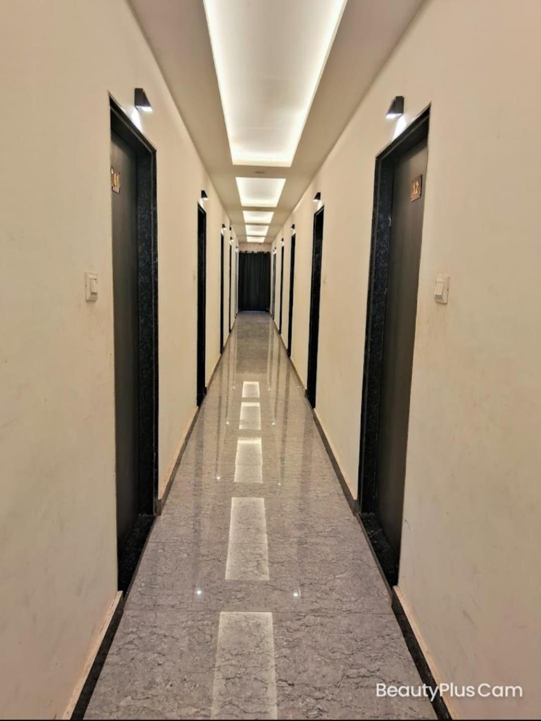 Hotel Shiv Mangalam Near Kashi Vishwanath Tample Varanasi Exterior foto