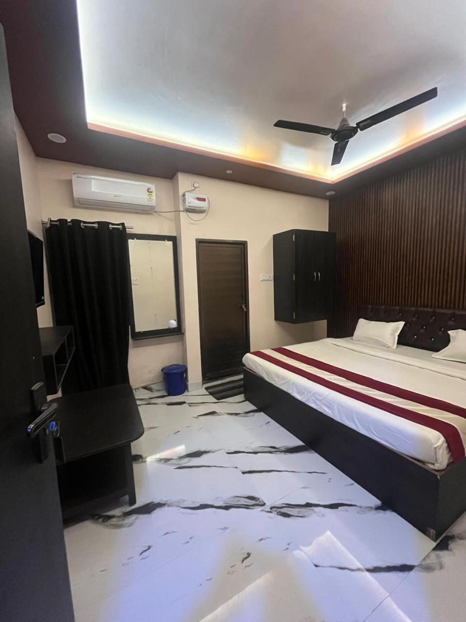 Hotel Shiv Mangalam Near Kashi Vishwanath Tample Varanasi Exterior foto